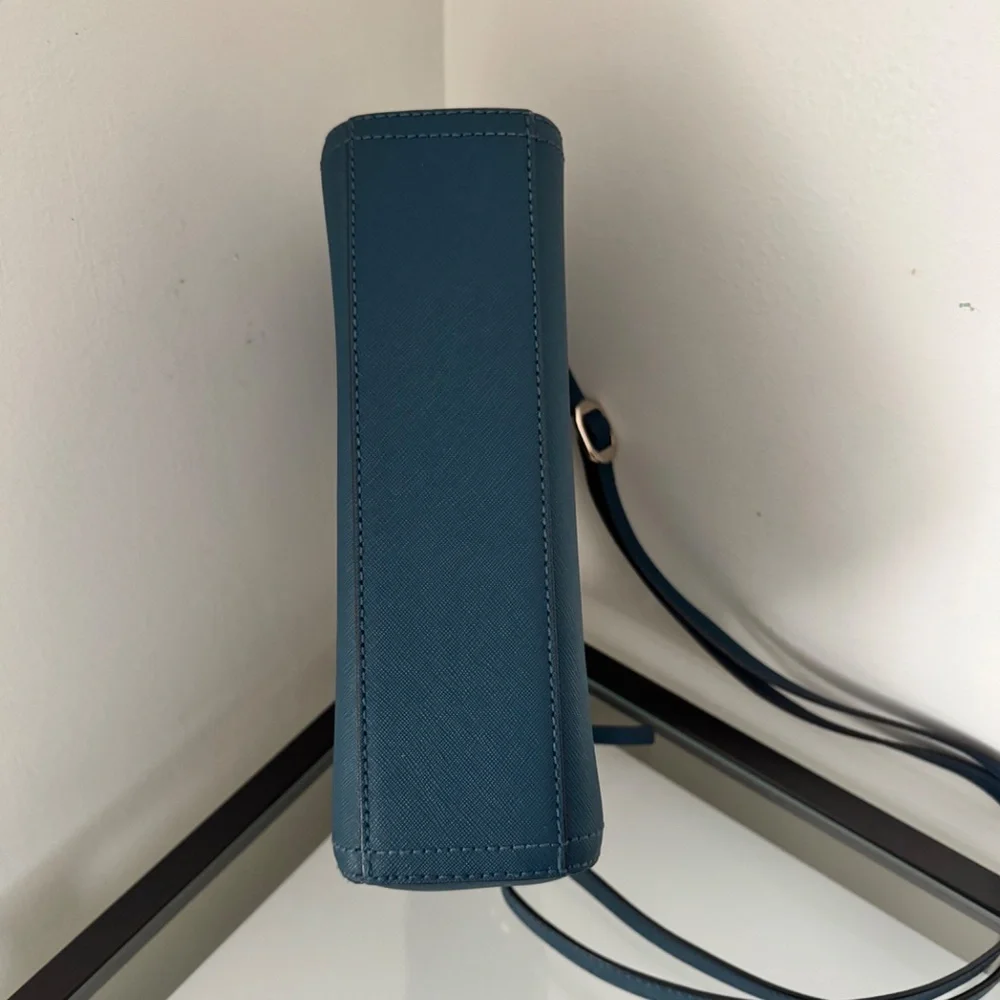 Lo & Sons Purse / The Pearl / Pacific Blue / Saffiano Leather / Gold Hardware - Picture 6 of 16